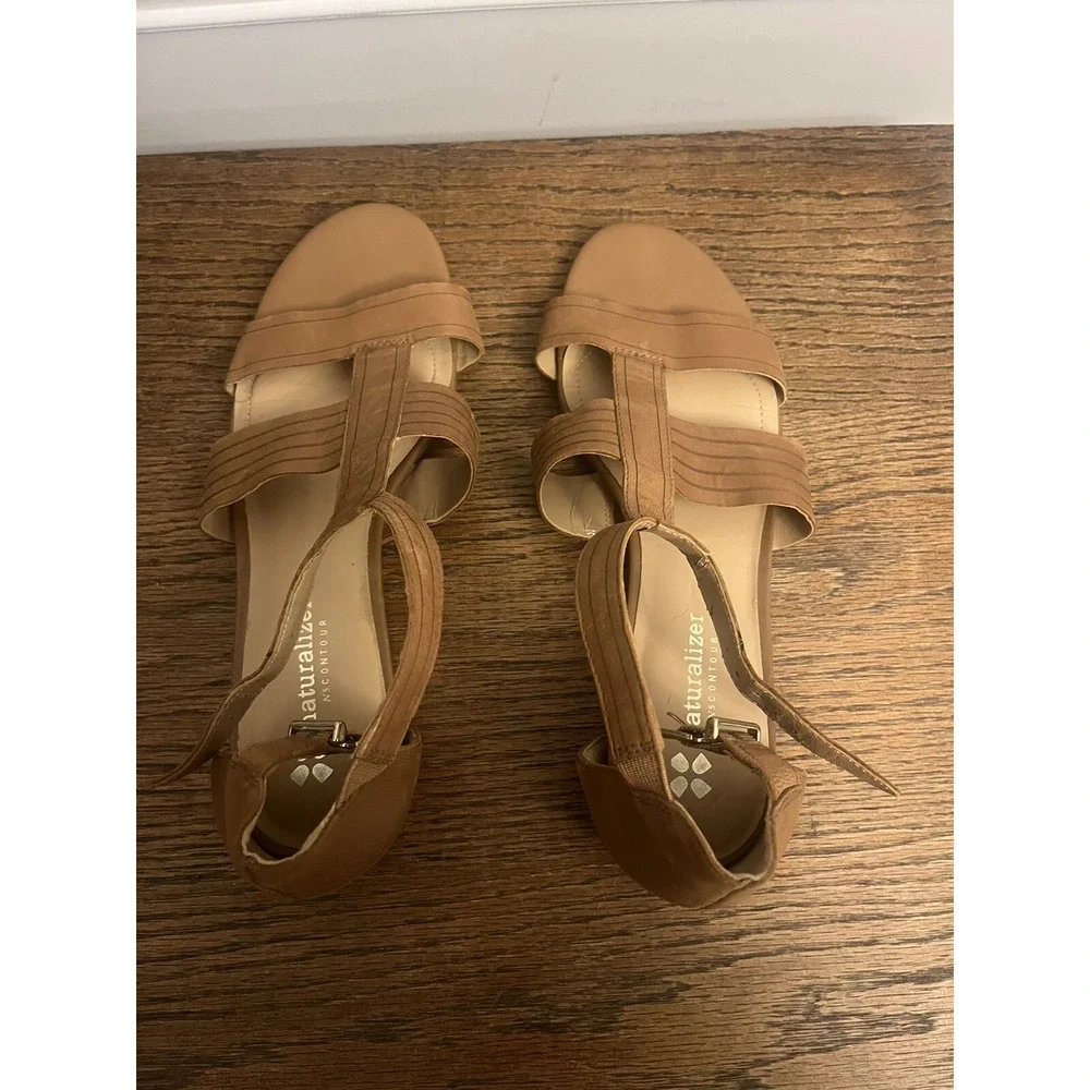 Naturalizer Longing Flat Sandal Brown comfortable & well-cushioned footbed 10W